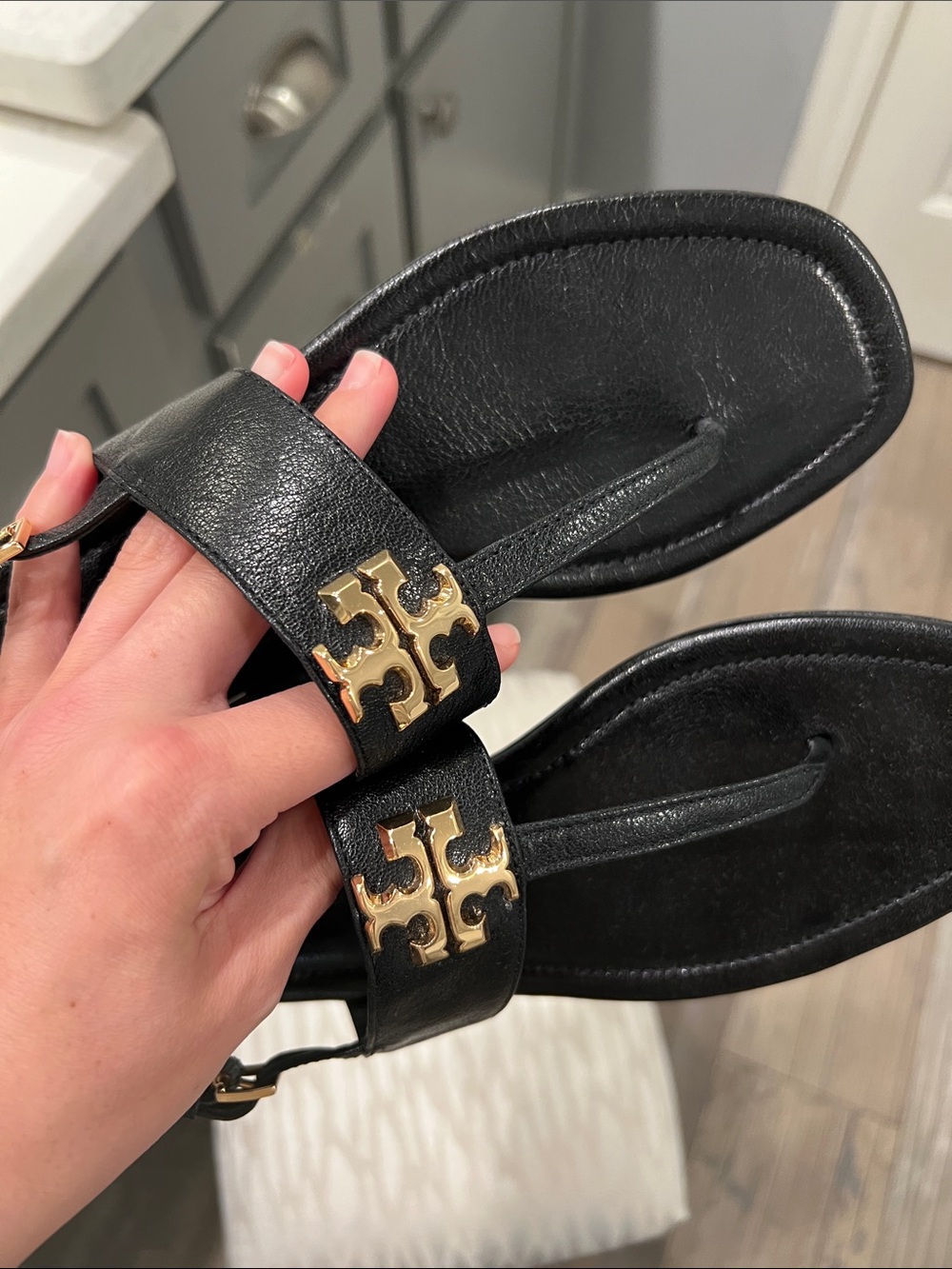 Tory Burch Black Leather Slingback Sandals with Gold Logo - Picture 5 of 6